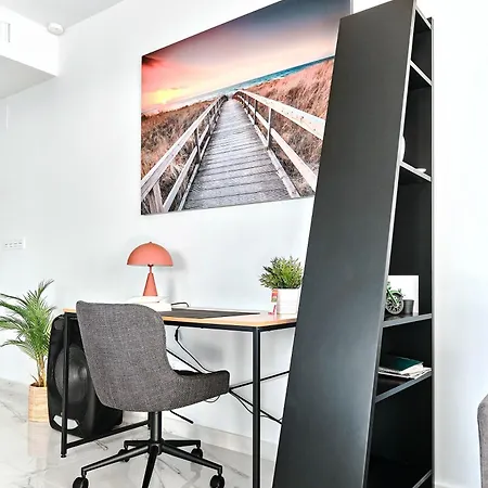 Sunrise New With Pool Apartment